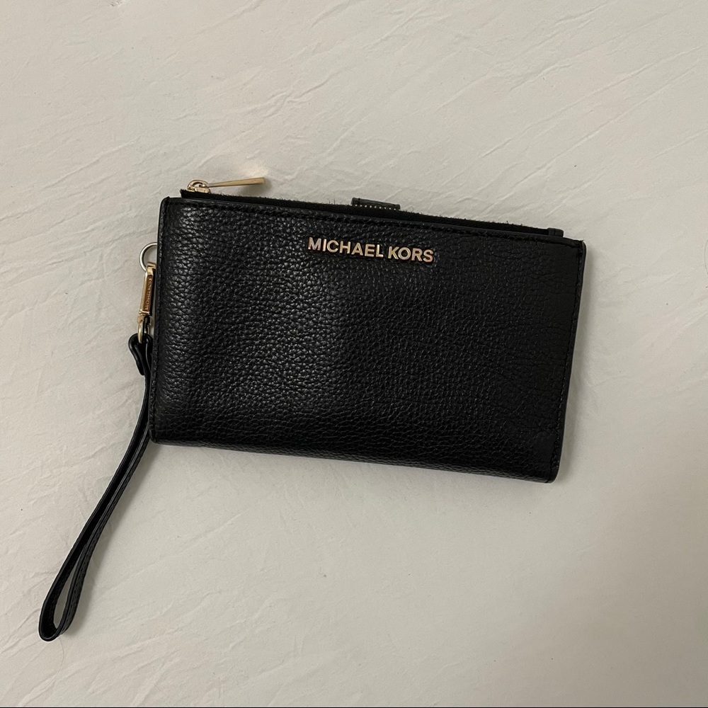MICHAEL KORS zip clutch